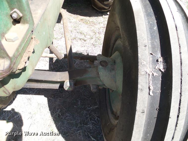 image for item DD1260 1941 Oliver 99 tractor