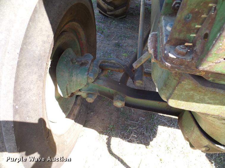 image for item DD1260 1941 Oliver 99 tractor