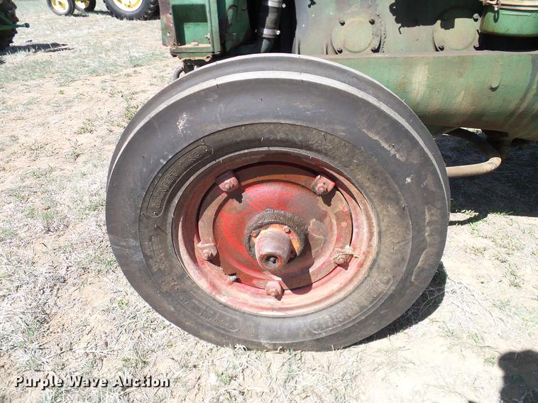 image for item DD1260 1941 Oliver 99 tractor