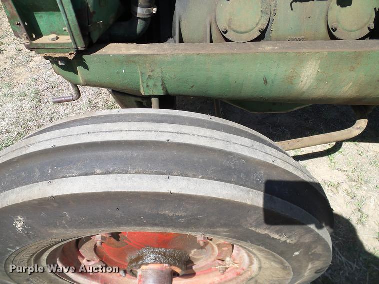 image for item DD1260 1941 Oliver 99 tractor