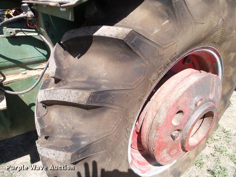 image for item DD1260 1941 Oliver 99 tractor