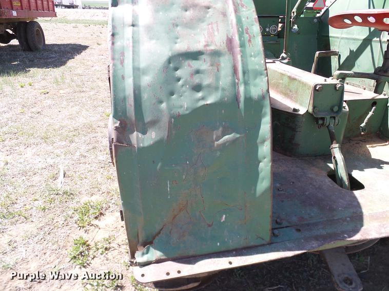 image for item DD1260 1941 Oliver 99 tractor