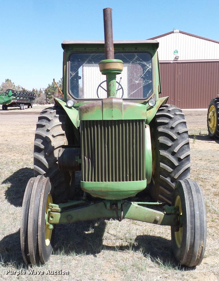 image for item DD1263 1958 John Deere 820 tractor