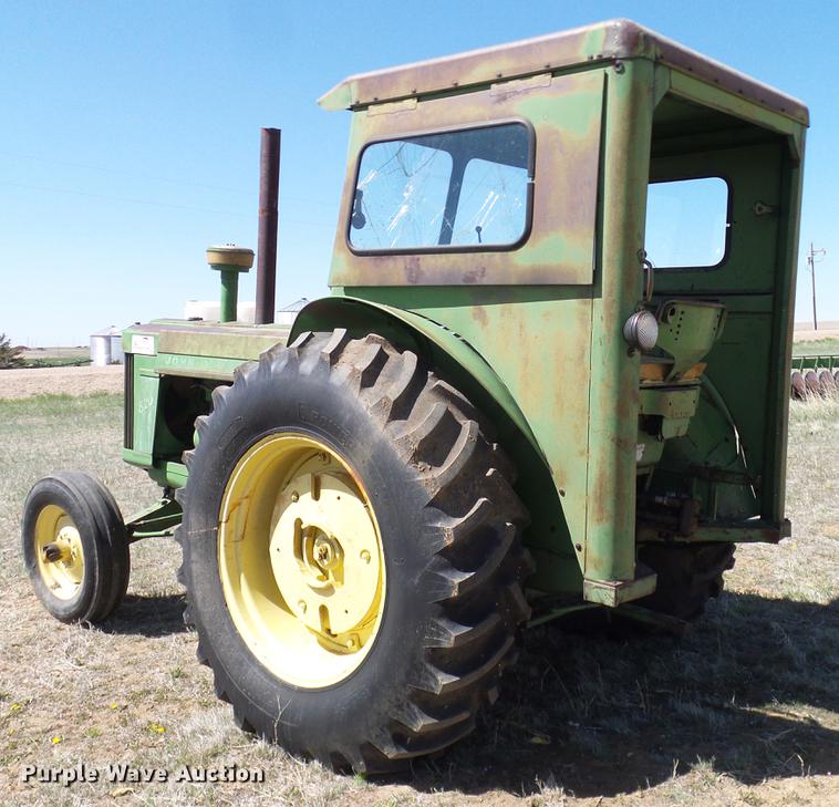 image for item DD1263 1958 John Deere 820 tractor