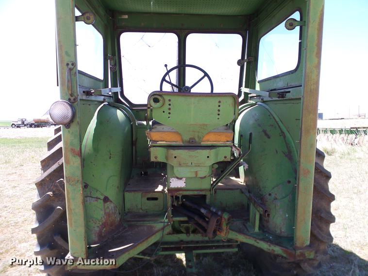 image for item DD1263 1958 John Deere 820 tractor