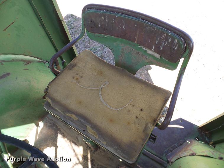image for item DD1263 1958 John Deere 820 tractor