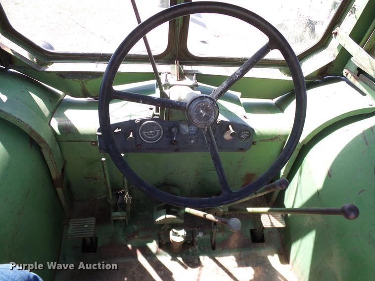 image for item DD1263 1958 John Deere 820 tractor