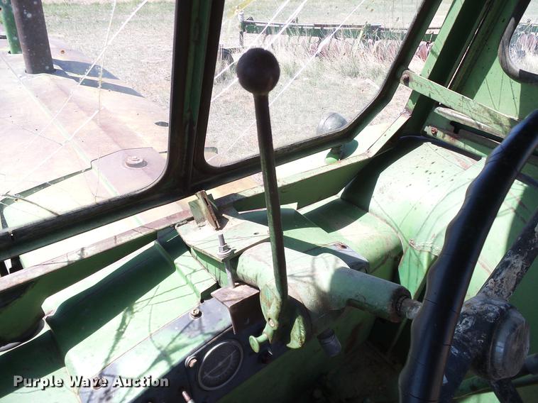 image for item DD1263 1958 John Deere 820 tractor