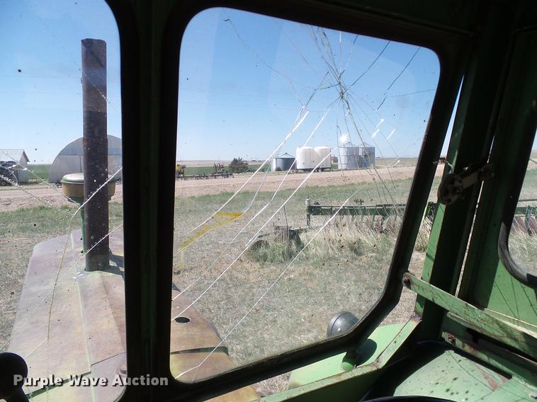 image for item DD1263 1958 John Deere 820 tractor