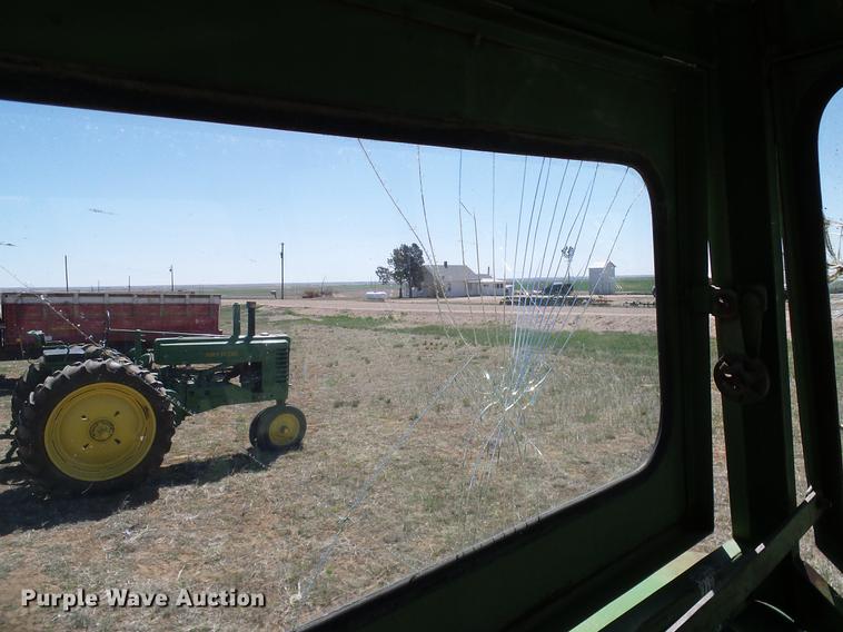 image for item DD1263 1958 John Deere 820 tractor