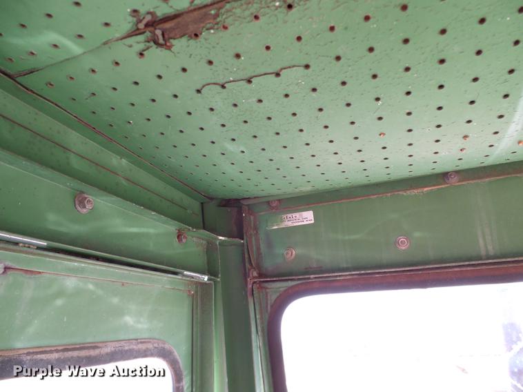 image for item DD1263 1958 John Deere 820 tractor