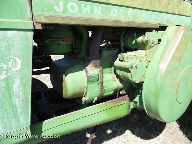 image for item DD1263 1958 John Deere 820 tractor