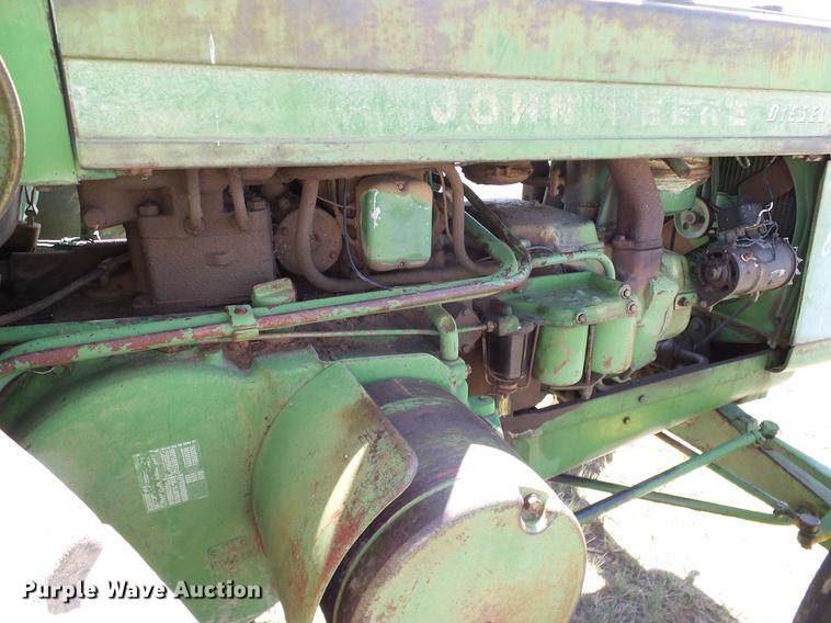 image for item DD1263 1958 John Deere 820 tractor