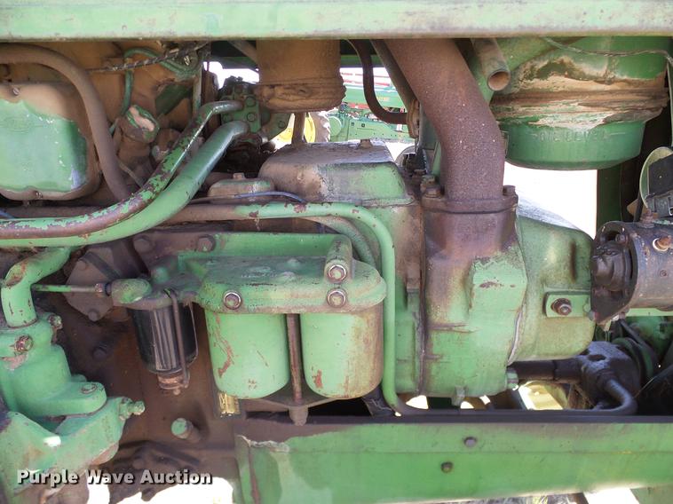 image for item DD1263 1958 John Deere 820 tractor