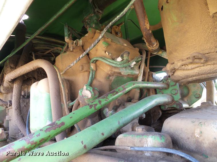 image for item DD1263 1958 John Deere 820 tractor