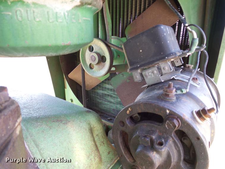 image for item DD1263 1958 John Deere 820 tractor