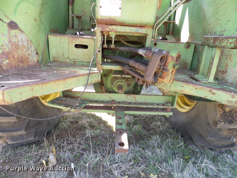 image for item DD1263 1958 John Deere 820 tractor