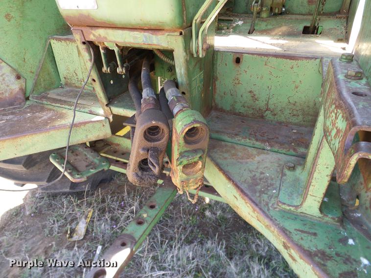 image for item DD1263 1958 John Deere 820 tractor