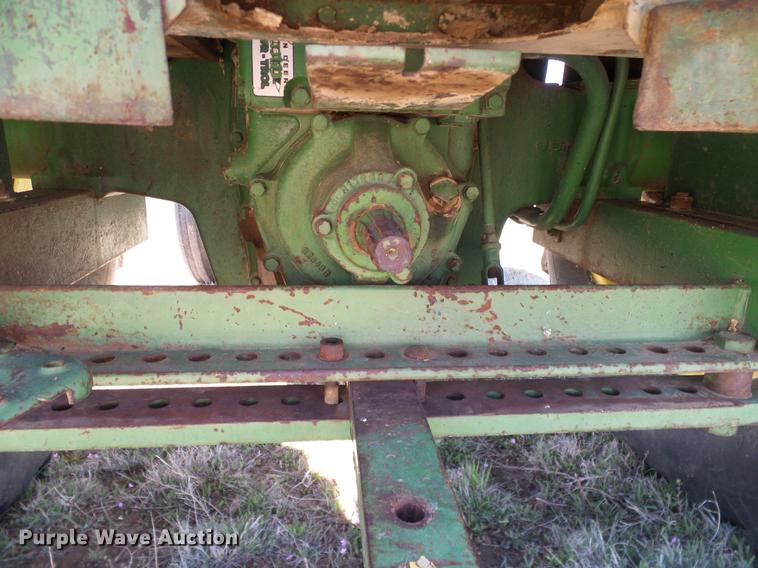 image for item DD1263 1958 John Deere 820 tractor