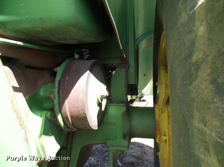 image for item DD1263 1958 John Deere 820 tractor