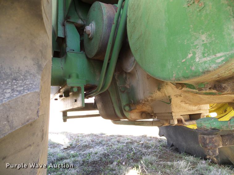 image for item DD1263 1958 John Deere 820 tractor