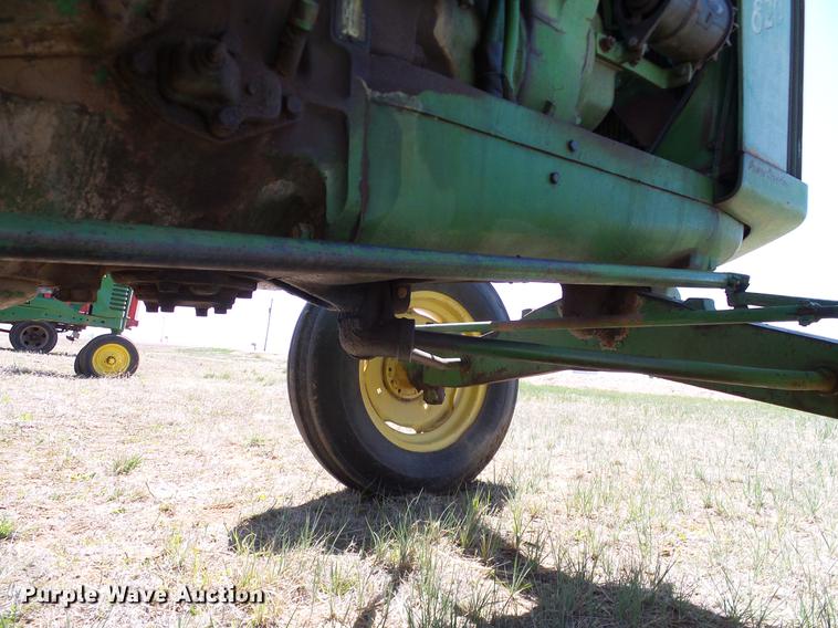 image for item DD1263 1958 John Deere 820 tractor