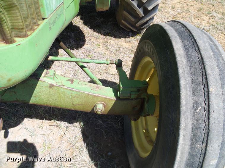 image for item DD1263 1958 John Deere 820 tractor