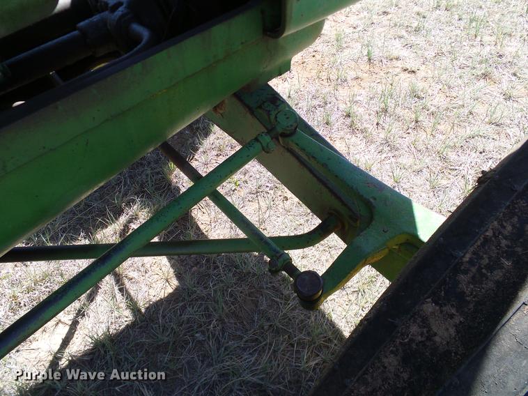 image for item DD1263 1958 John Deere 820 tractor