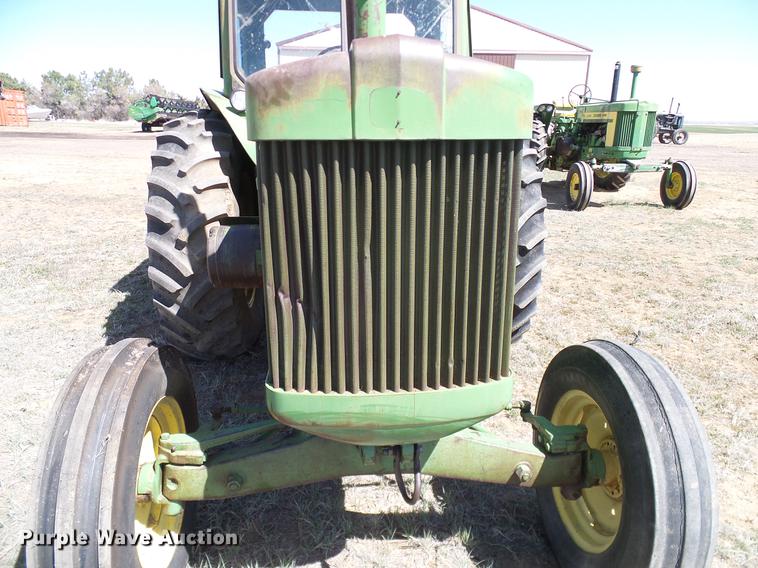 image for item DD1263 1958 John Deere 820 tractor