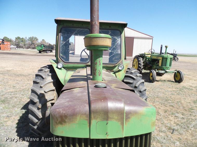 image for item DD1263 1958 John Deere 820 tractor