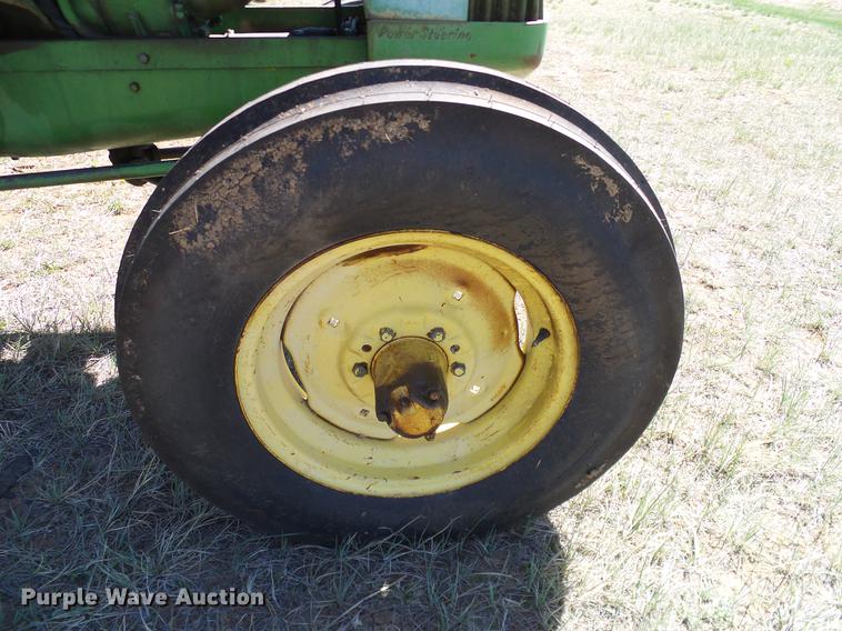 image for item DD1263 1958 John Deere 820 tractor