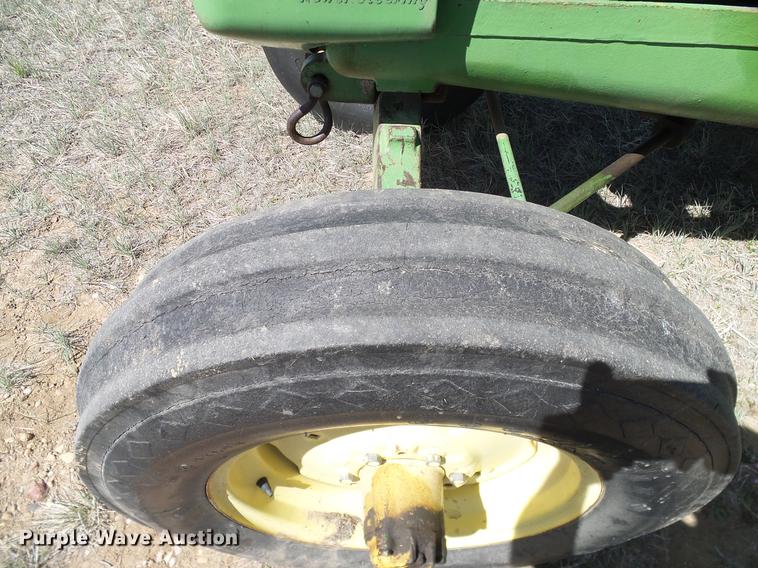 image for item DD1263 1958 John Deere 820 tractor