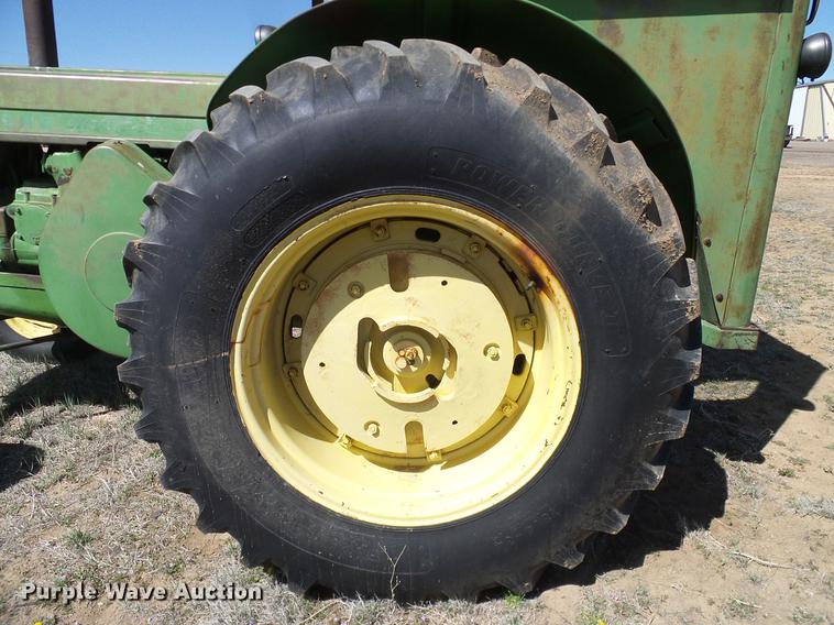 image for item DD1263 1958 John Deere 820 tractor