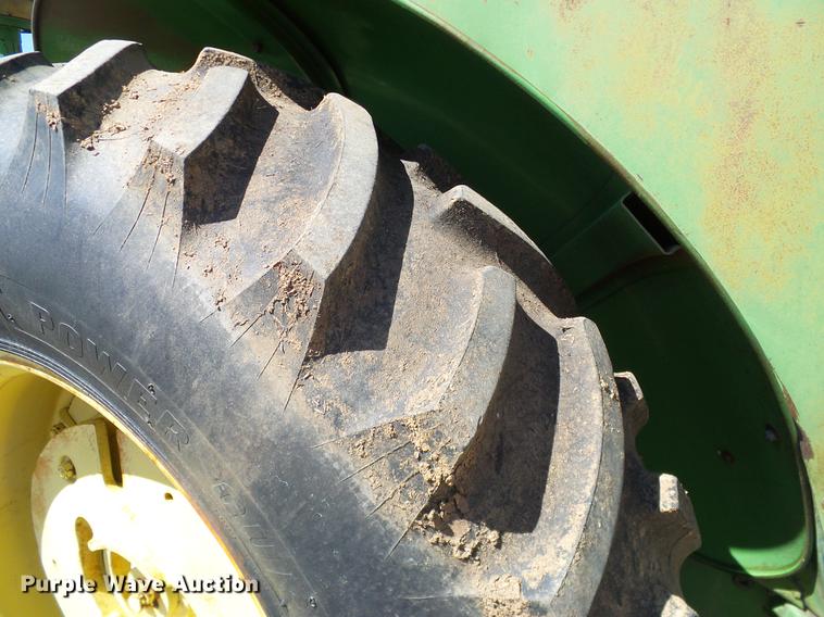 image for item DD1263 1958 John Deere 820 tractor