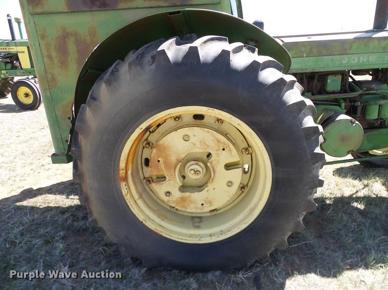 image for item DD1263 1958 John Deere 820 tractor