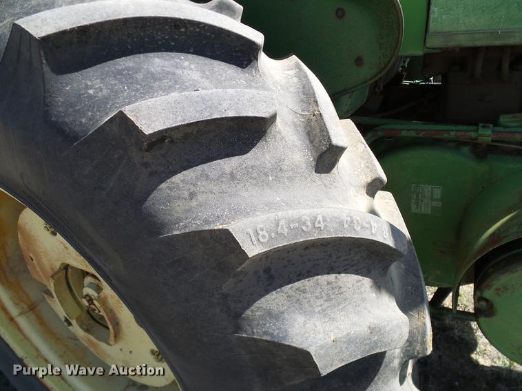 image for item DD1263 1958 John Deere 820 tractor