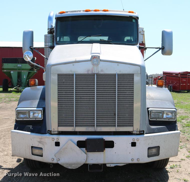 image for item DD4193 1999 Kenworth T800B grain truck