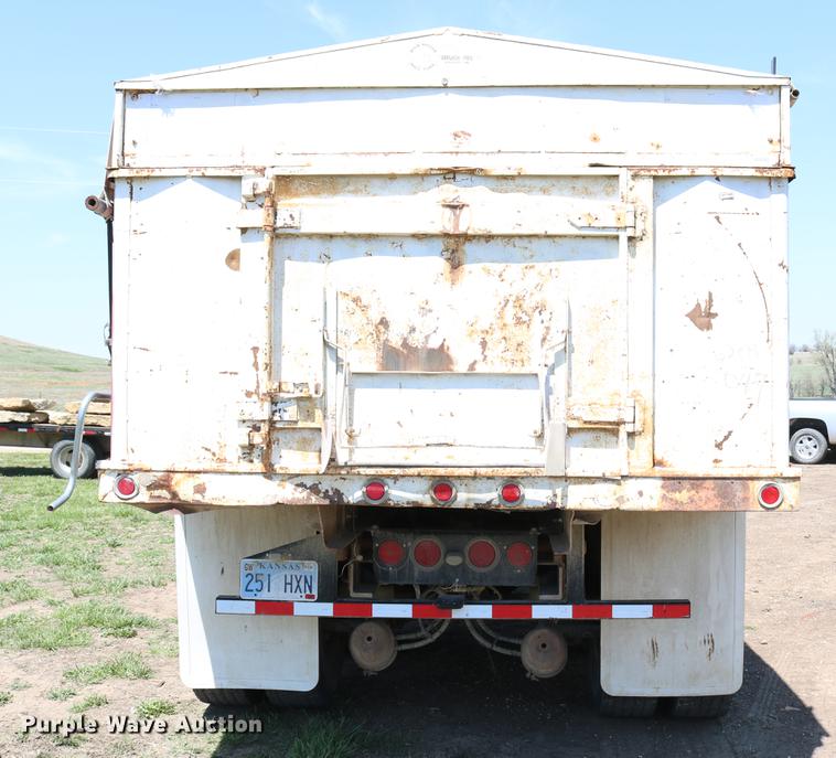 image for item DD4193 1999 Kenworth T800B grain truck