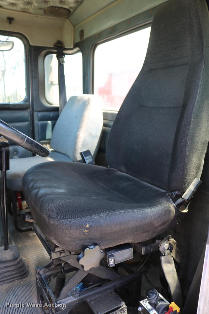 image for item DD4193 1999 Kenworth T800B grain truck