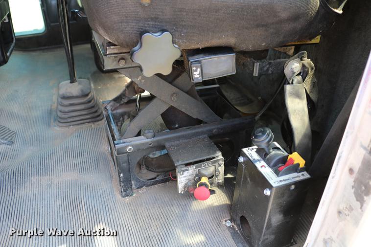 image for item DD4193 1999 Kenworth T800B grain truck