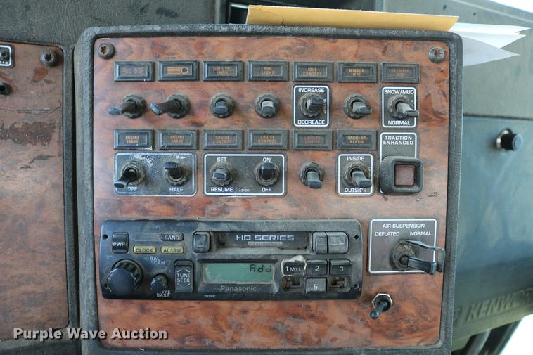 image for item DD4193 1999 Kenworth T800B grain truck