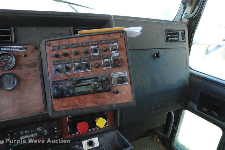 image for item DD4193 1999 Kenworth T800B grain truck