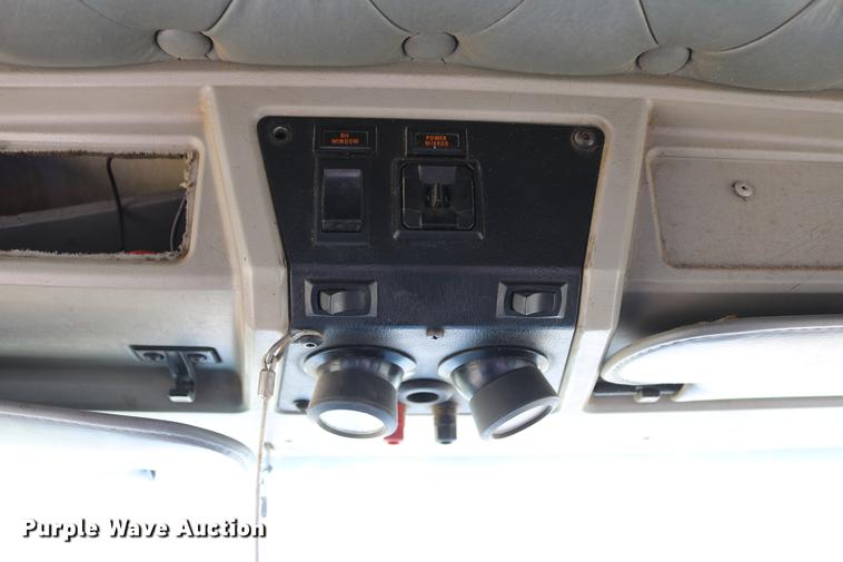 image for item DD4193 1999 Kenworth T800B grain truck