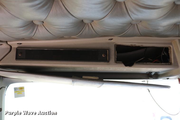 image for item DD4193 1999 Kenworth T800B grain truck