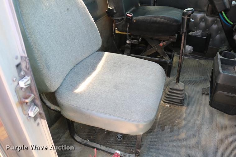 image for item DD4193 1999 Kenworth T800B grain truck