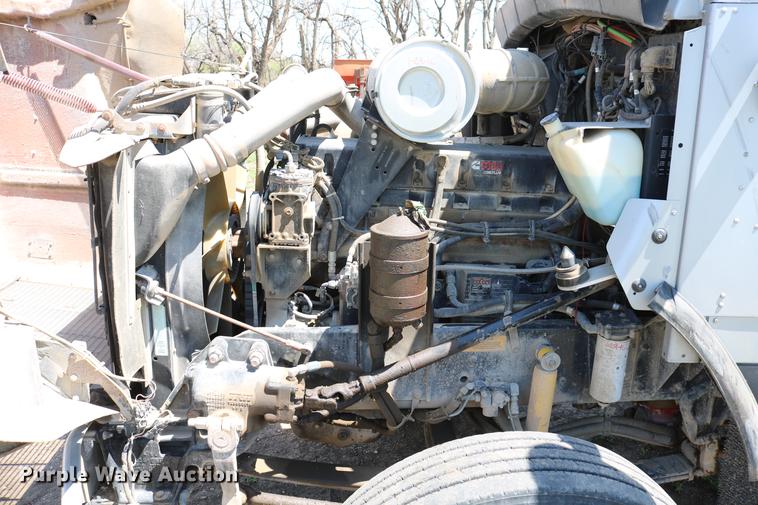 image for item DD4193 1999 Kenworth T800B grain truck