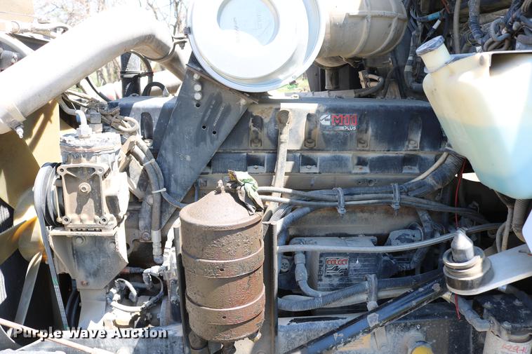 image for item DD4193 1999 Kenworth T800B grain truck