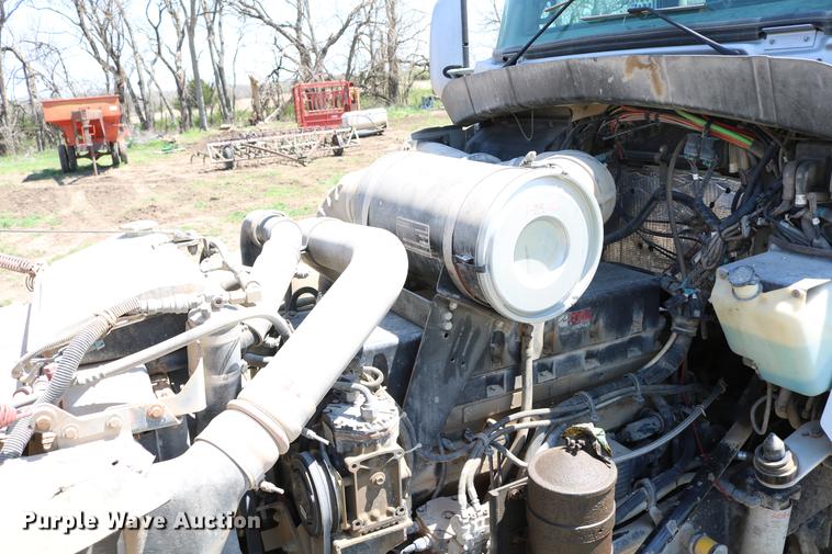 image for item DD4193 1999 Kenworth T800B grain truck