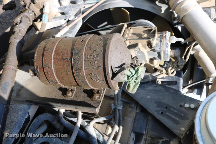 image for item DD4193 1999 Kenworth T800B grain truck