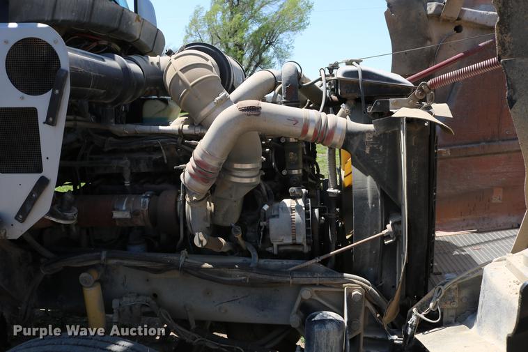 image for item DD4193 1999 Kenworth T800B grain truck